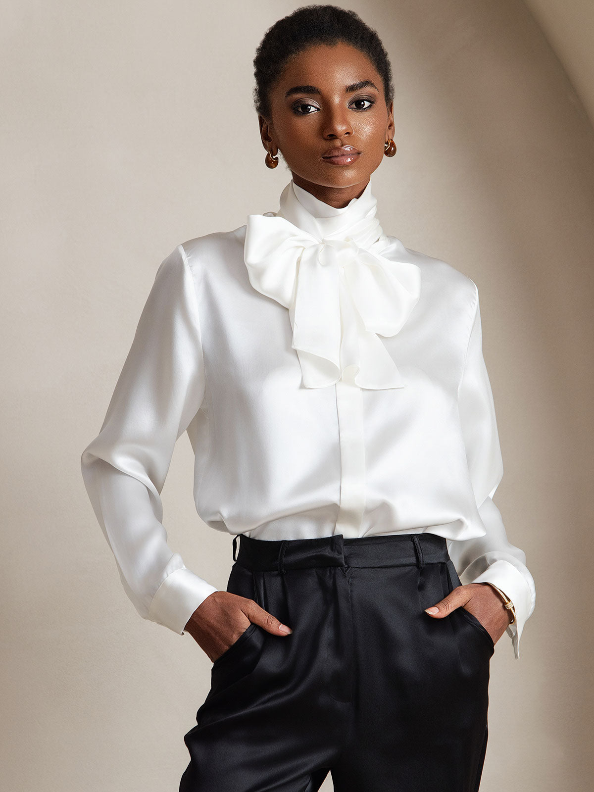 Reyanna™ | Dambasic Blus I 19 Momme Siden Med Knutkrage