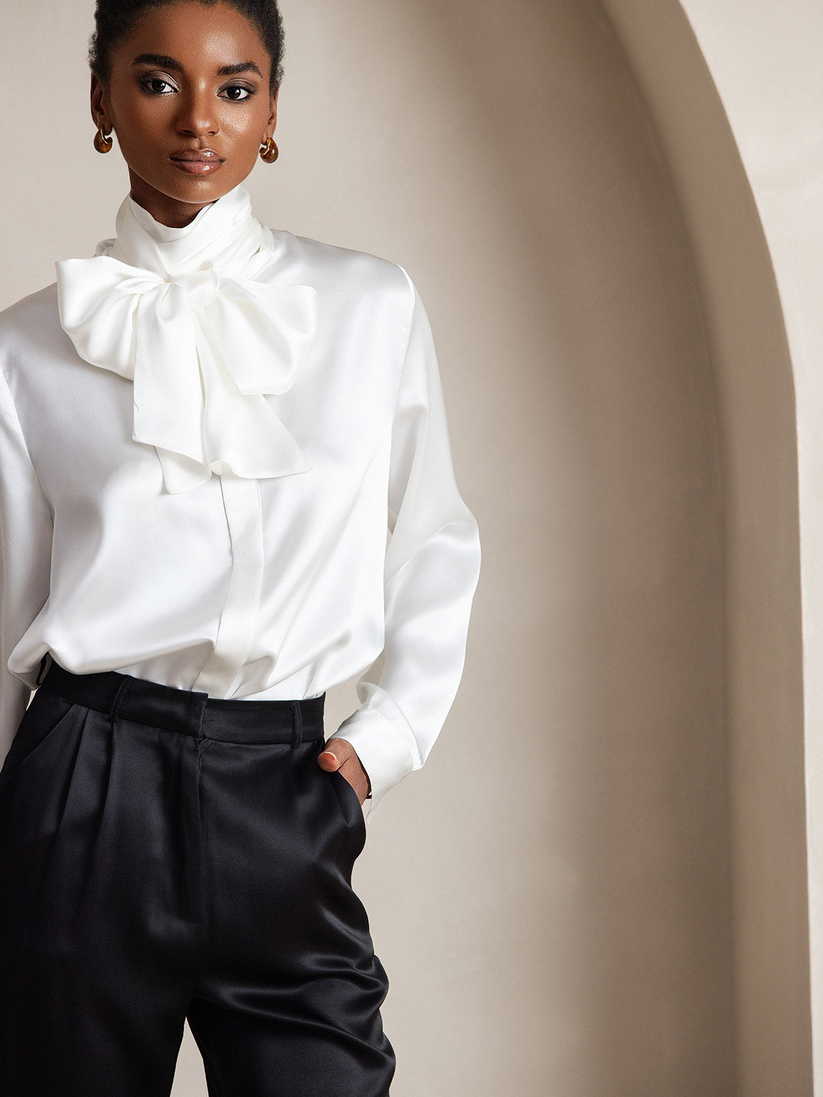 Reyanna™ | Dambasic Blus I 19 Momme Siden Med Knutkrage