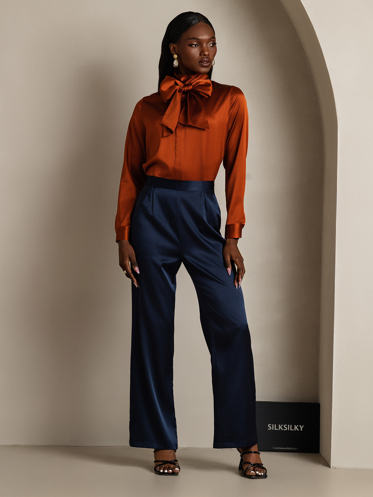 Reyanna™ | Dambasic Blus I 19 Momme Siden Med Knutkrage