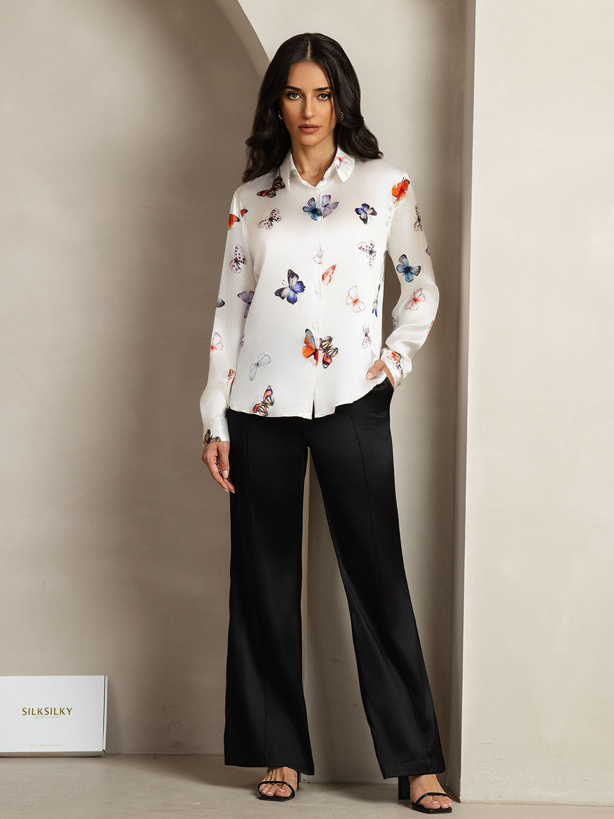 Reyanna™ | Silkesklassisk Militärinspirerad Blus Med Krage