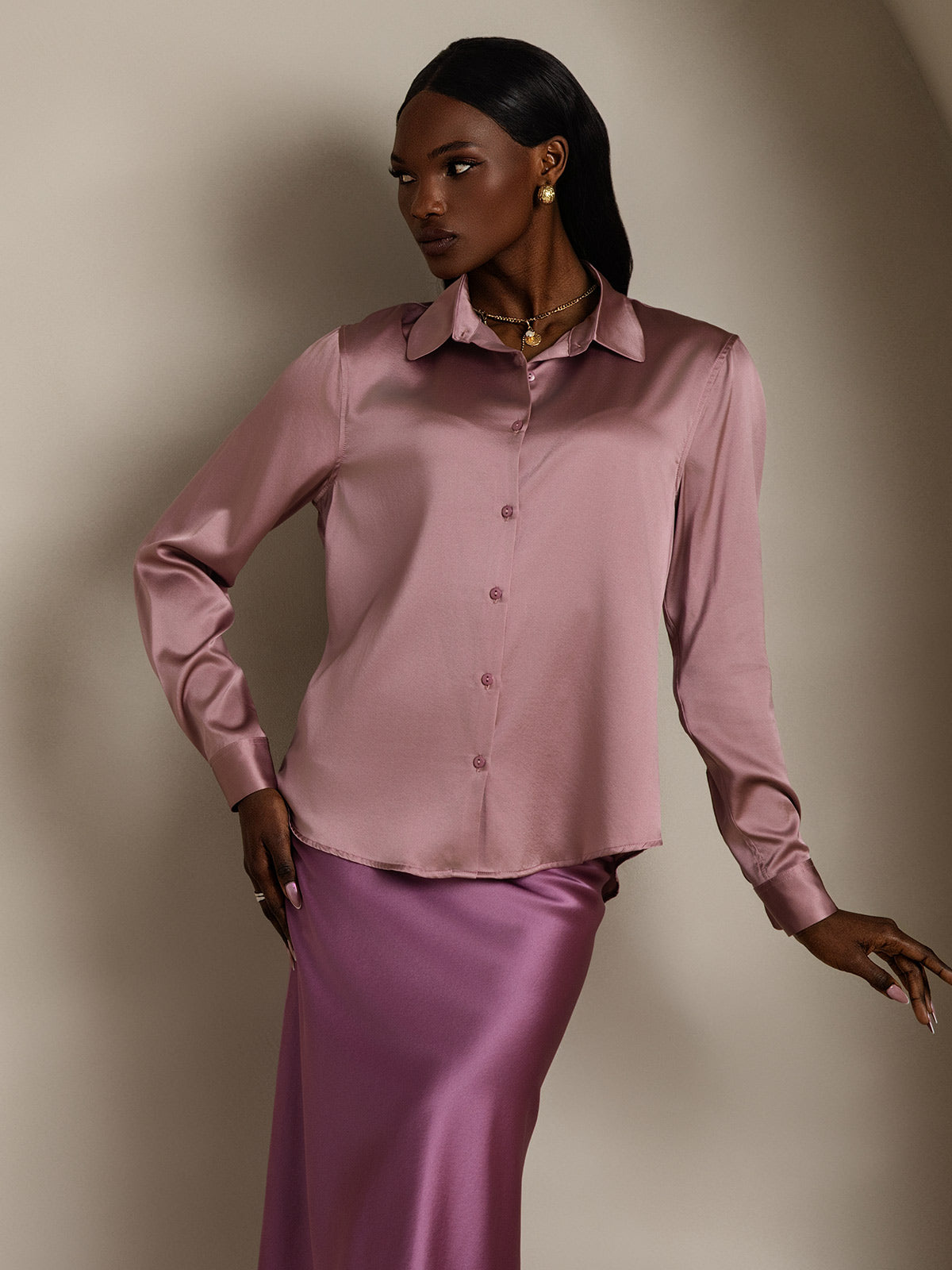 Reyanna™ | Silkesklassisk Militärinspirerad Blus Med Krage