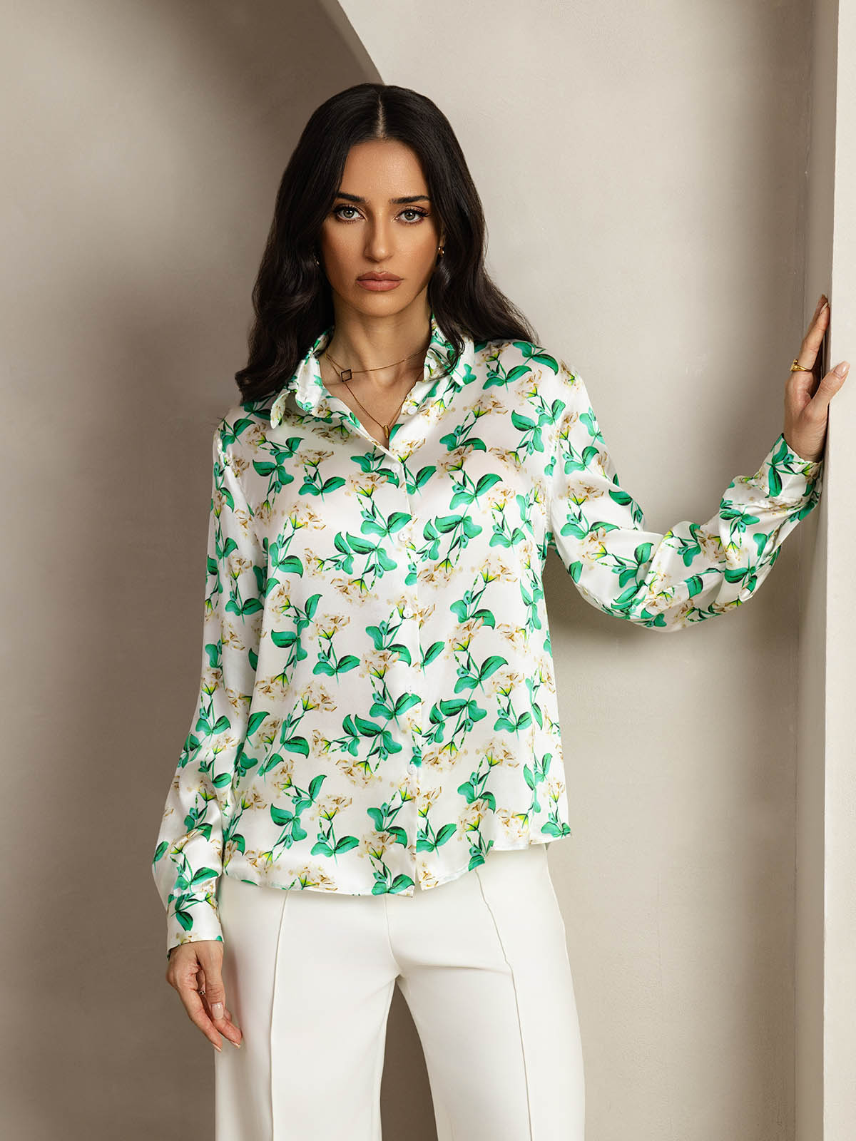 Reyanna™ | Silkesklassisk Militärinspirerad Blus Med Krage