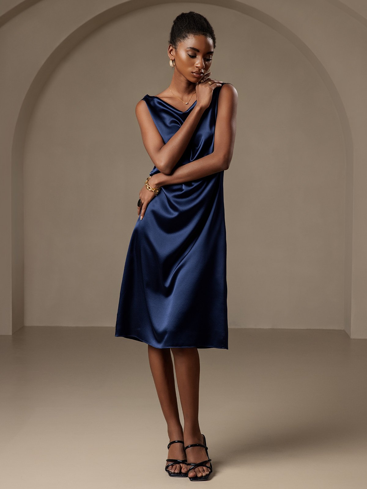 Reyanna™ | Siden elegant cowl-neck ärmlös klänning