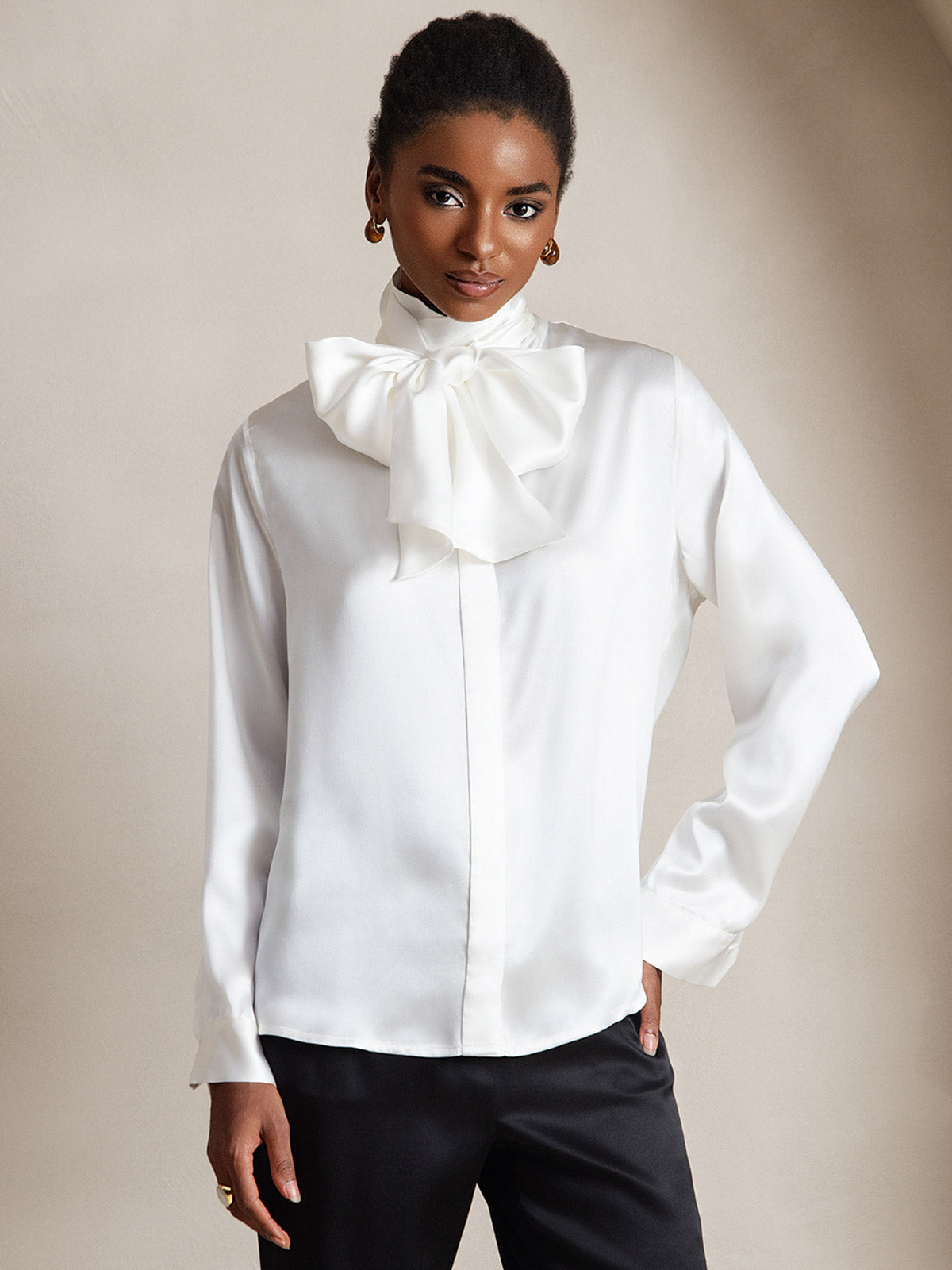 Reyanna™ | Dambasic Blus I 19 Momme Siden Med Knutkrage