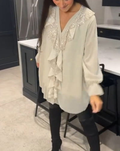 Blus med volanger och elegant stil