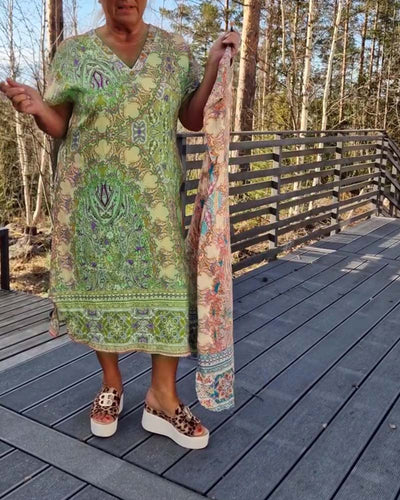 Klänning V-Ringad Kortärmad Mönstrad Rak