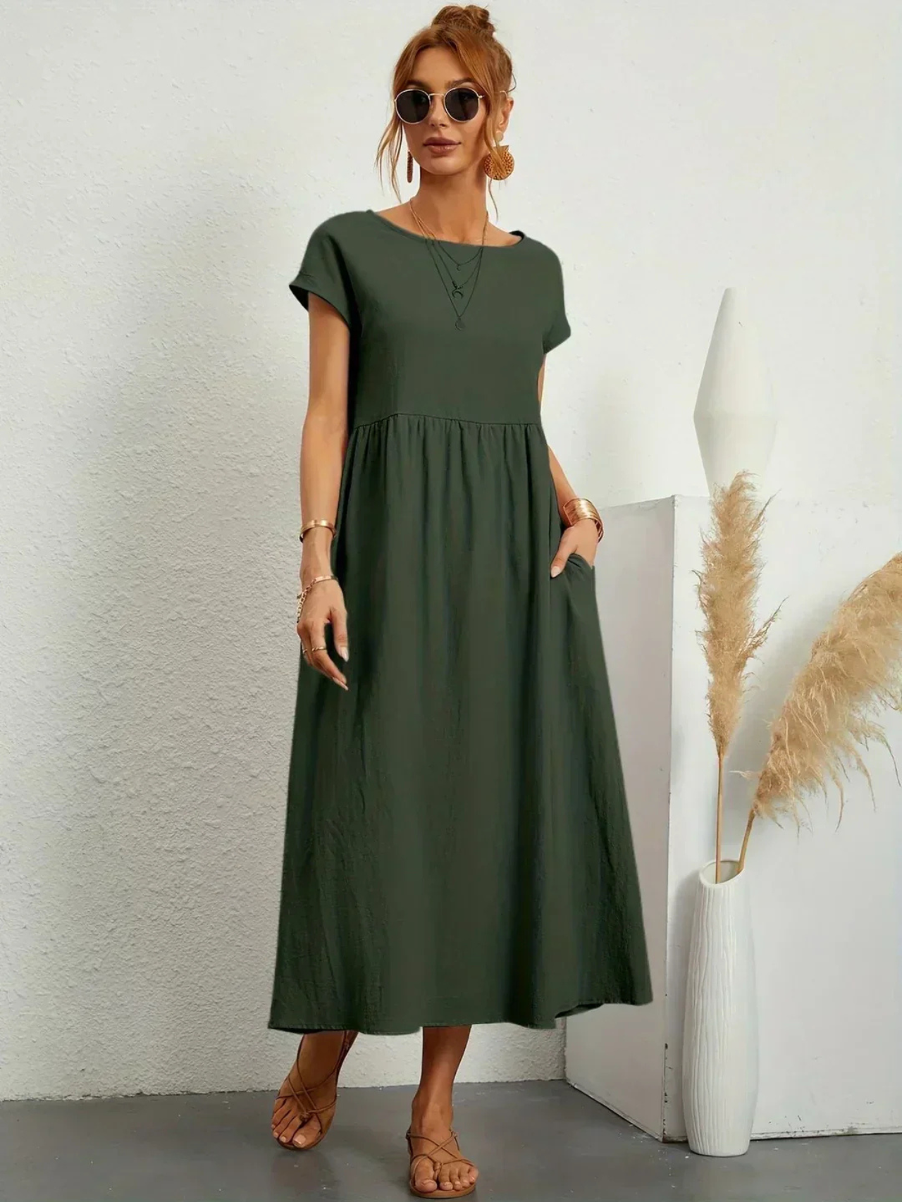 Reyanna |Isabella | Elegant klänning med rund hals