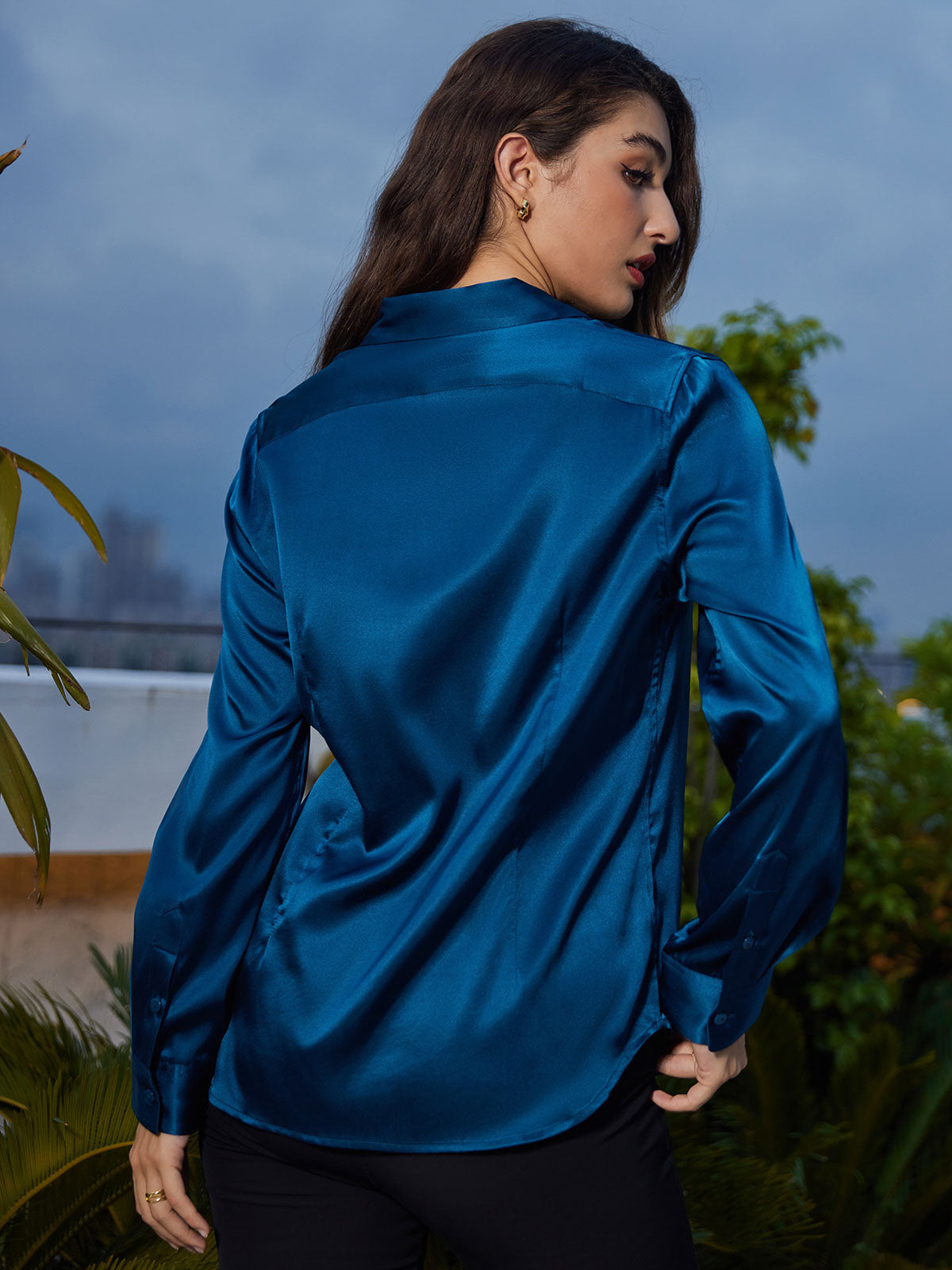 Reyanna™ | Silkesklassisk Militärinspirerad Blus Med Krage