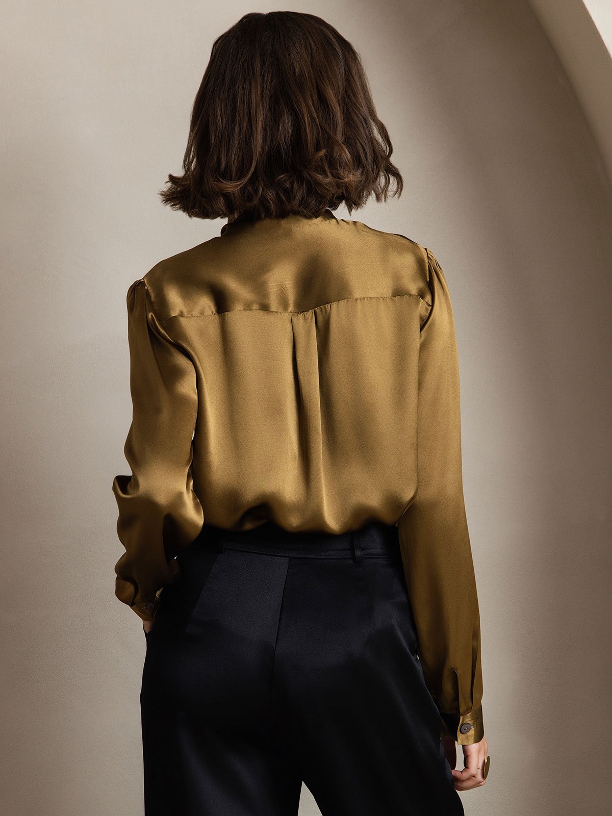 Reyanna™ | Elegant Siden Skjorta med Knytkrage och Långa Ärmar
