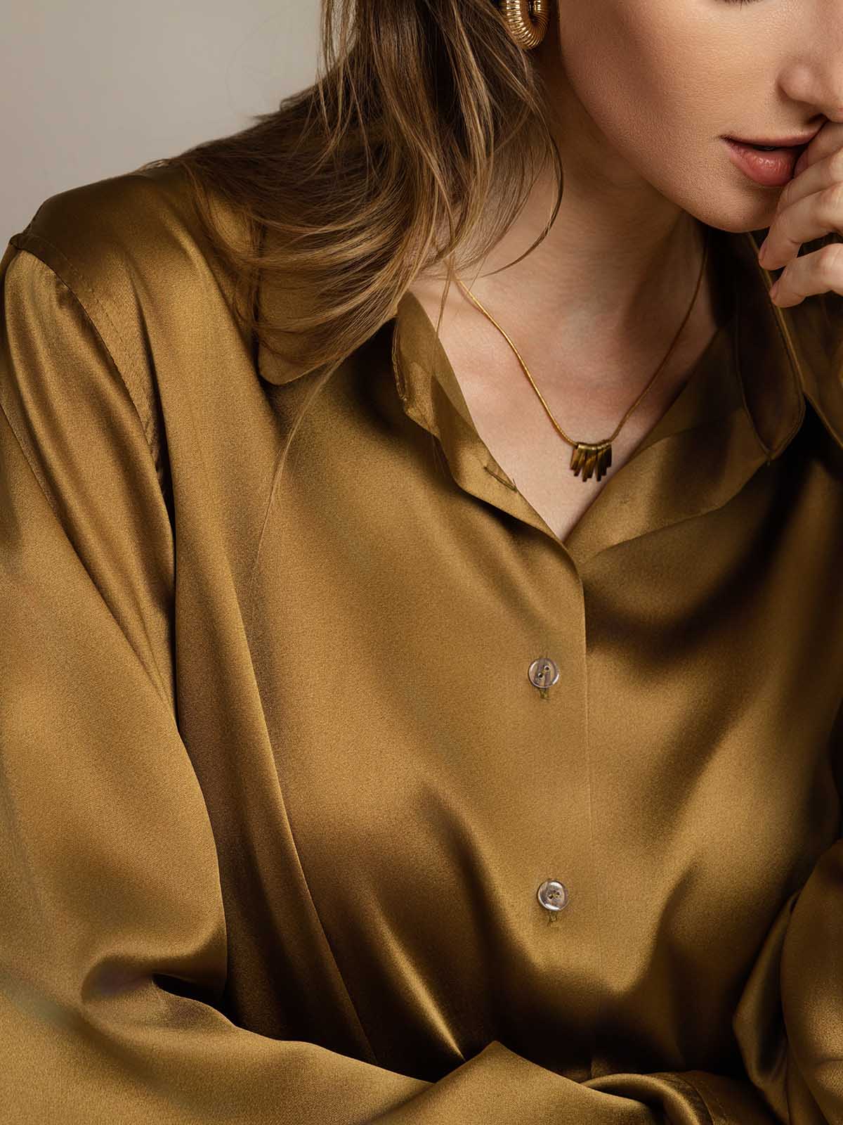 Reyanna™ | Silkesklassisk Militärinspirerad Blus Med Krage