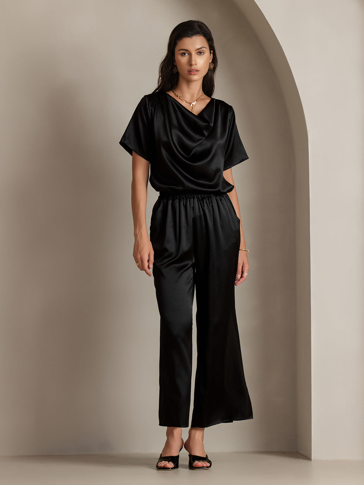 Reyanna™ | Siden avslappnad cowl neck t-shirt med kort ärm