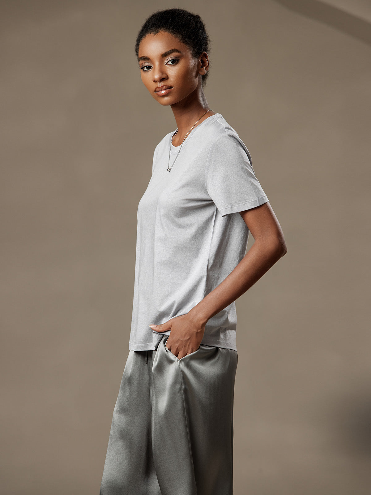 Reyanna™ | Silkestrikad Rundhals T-shirt