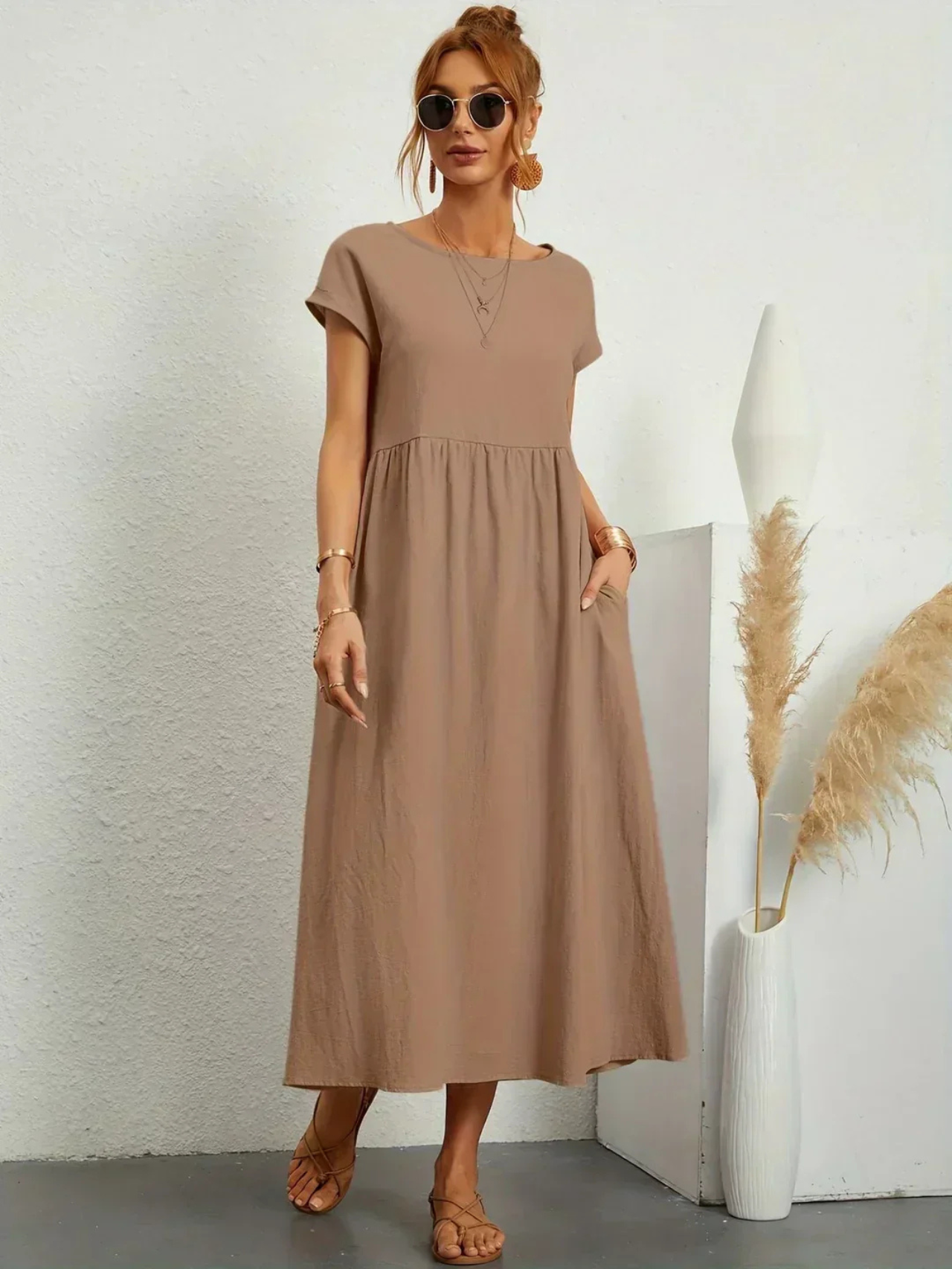 Reyanna |Isabella | Elegant klänning med rund hals