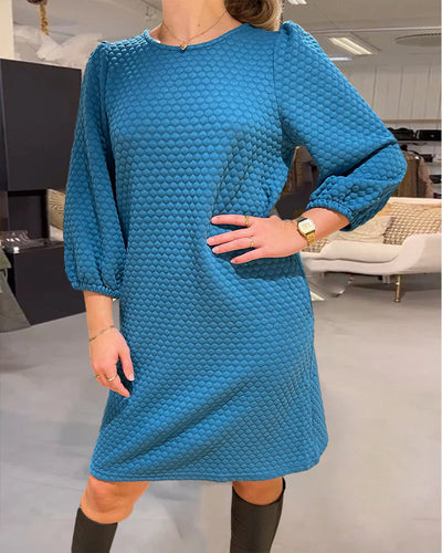 Elegant enfärgad klänning