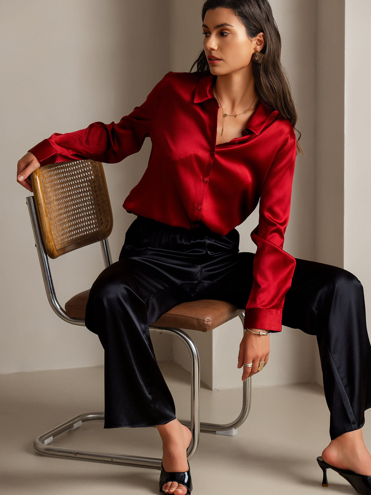 Reyanna™ | Silkesklassisk Militärinspirerad Blus Med Krage