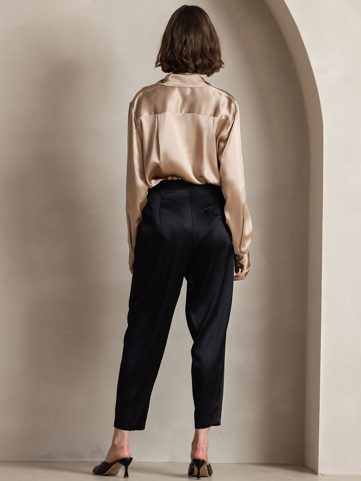 Reyanna™ | Silkesklassisk Militärinspirerad Blus Med Krage