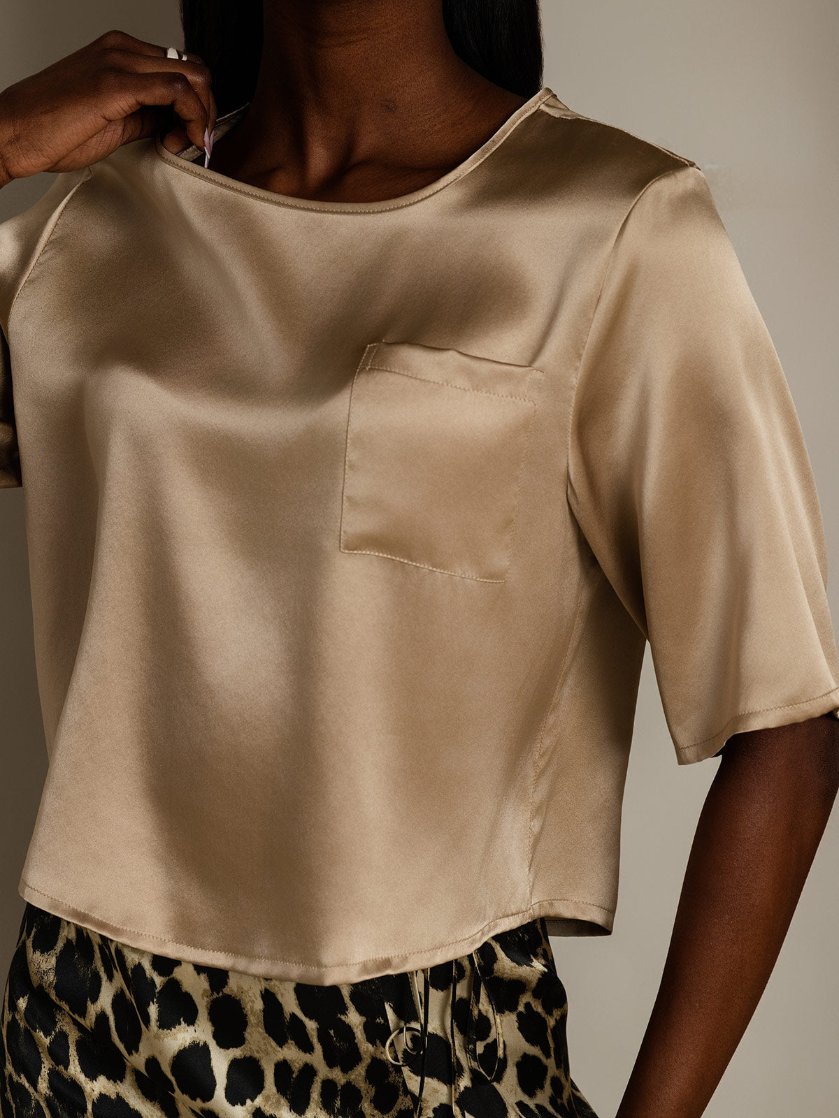 Reyanna™ | Rent Silke Enfärgad Hårärm Dam T-Shirt