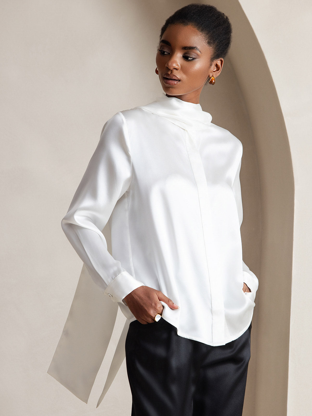 Reyanna™ | Dambasic Blus I 19 Momme Siden Med Knutkrage