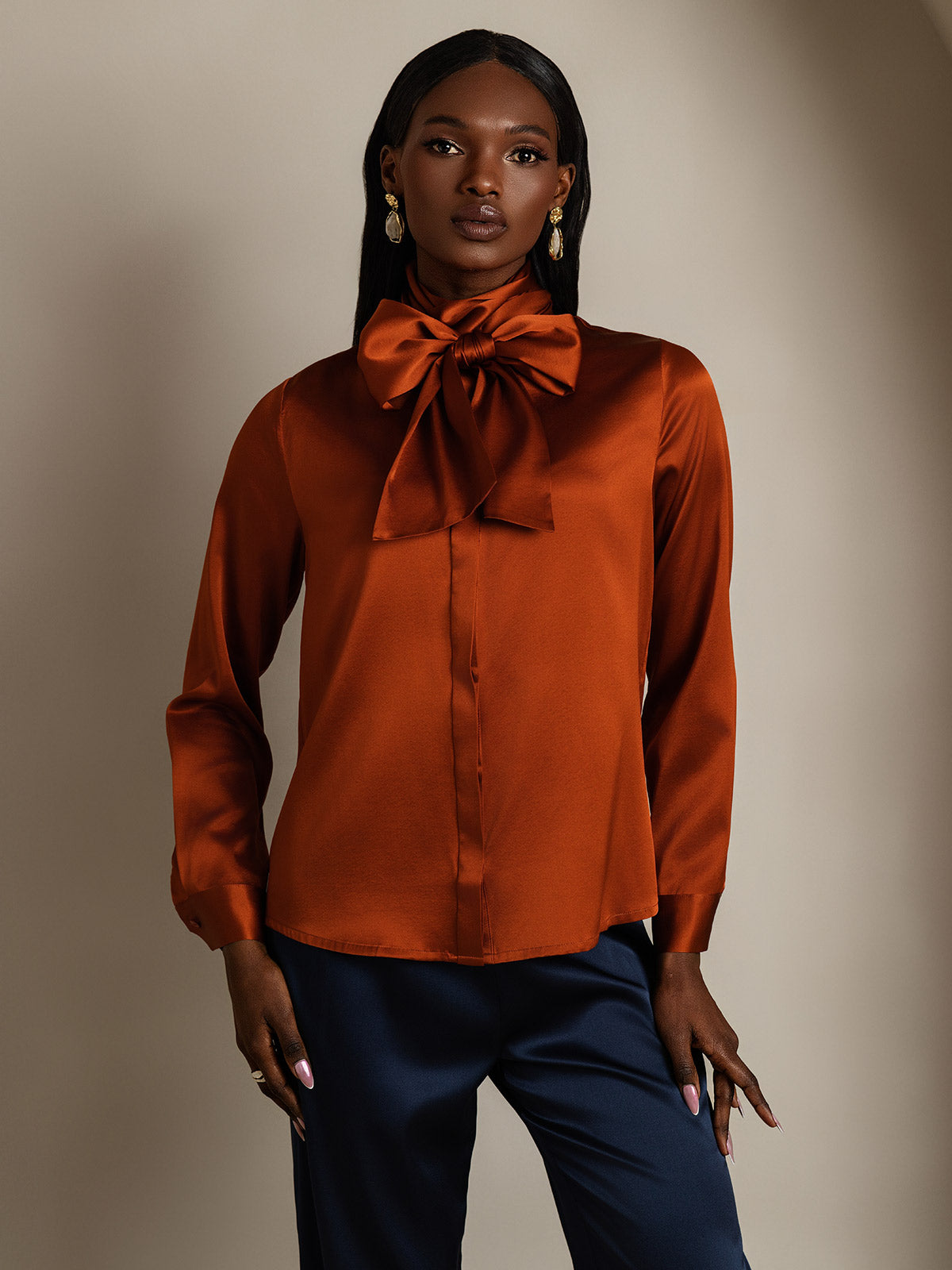 Reyanna™ | Dambasic Blus I 19 Momme Siden Med Knutkrage