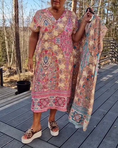 Klänning V-Ringad Kortärmad Mönstrad Rak