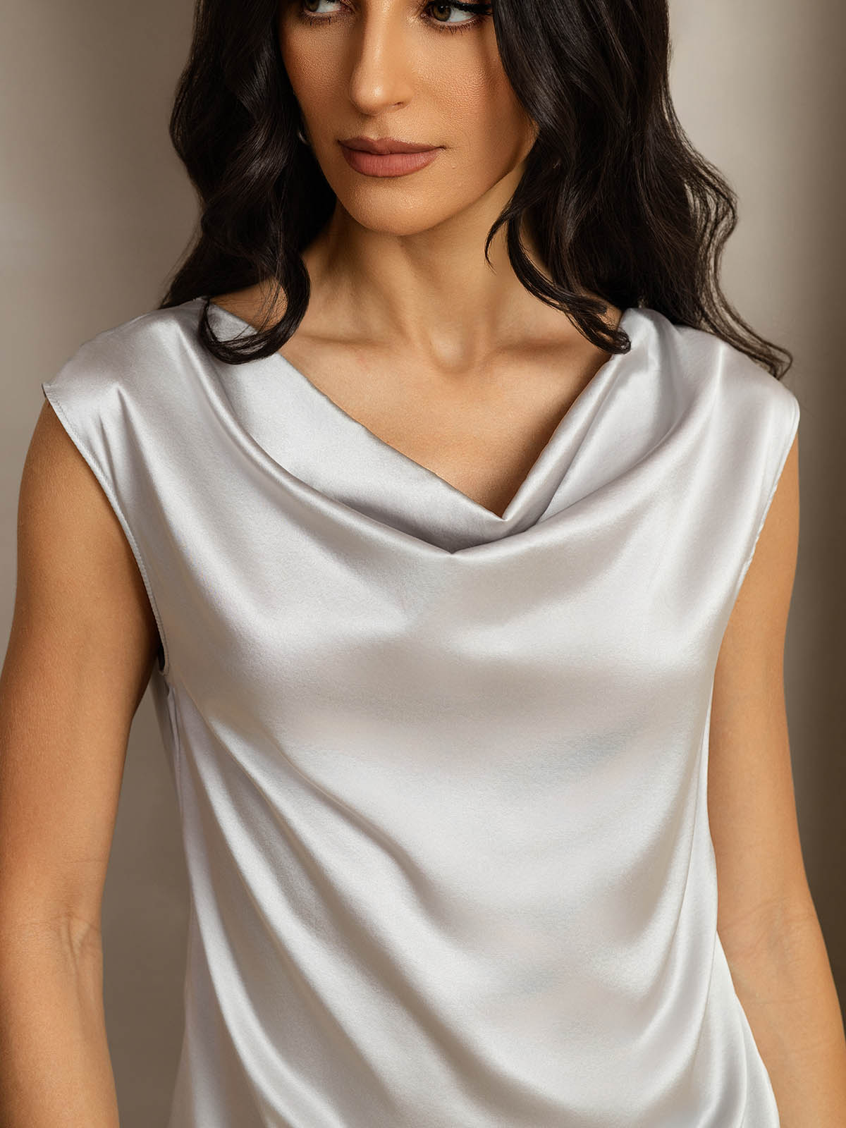 Reyanna™ | Silke Kappärmad Krage Tanktop/Blus