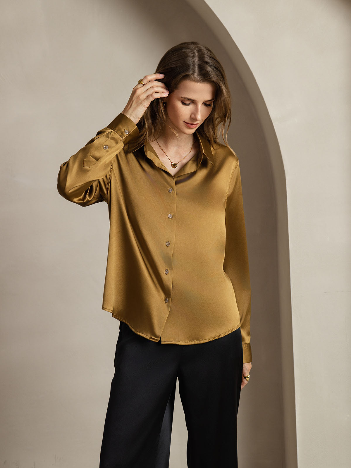 Reyanna™ | Silkesklassisk Militärinspirerad Blus Med Krage