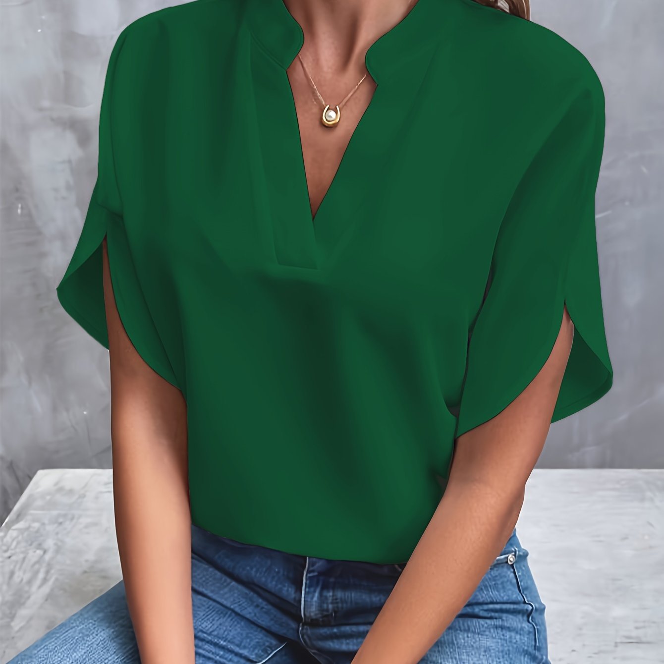 Reyanna |Sofia | Enfärgad blus med V-ringning