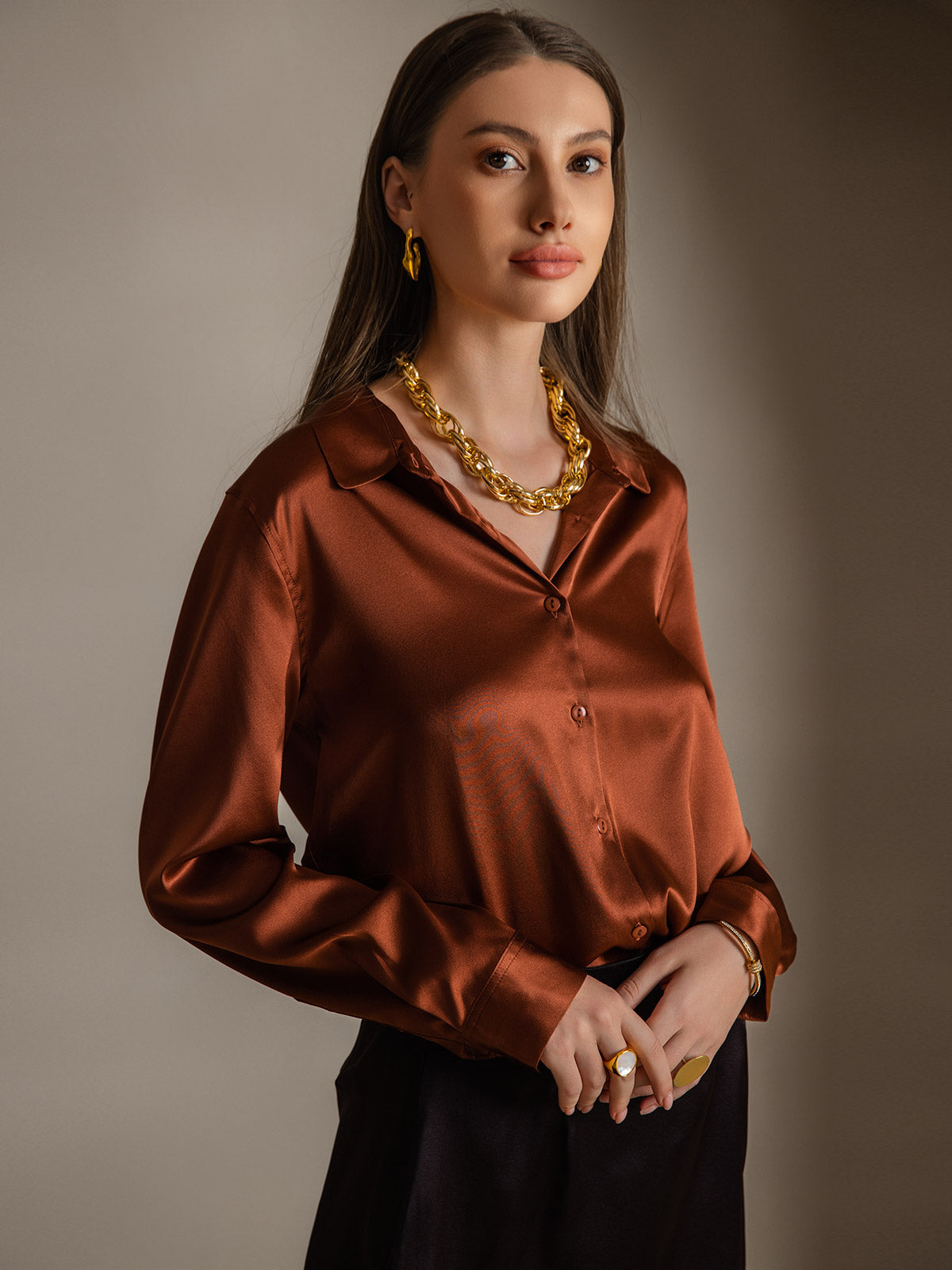 Reyanna™ | Silkesklassisk Militärinspirerad Blus Med Krage
