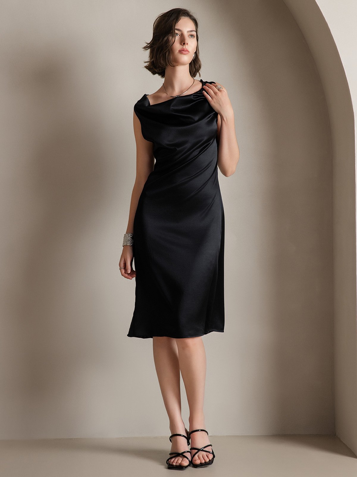 Reyanna™ | Siden elegant cowl-neck ärmlös klänning