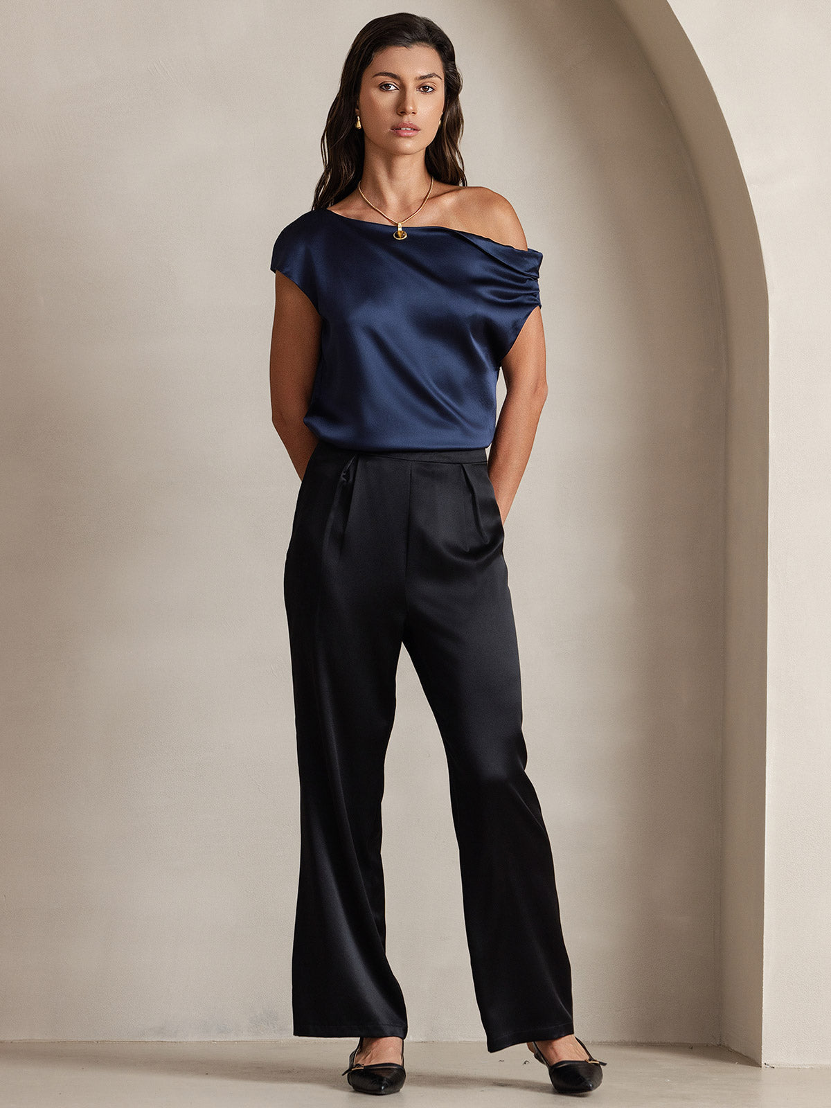 Reyanna™ | Silke Chic En-Skulder Blus