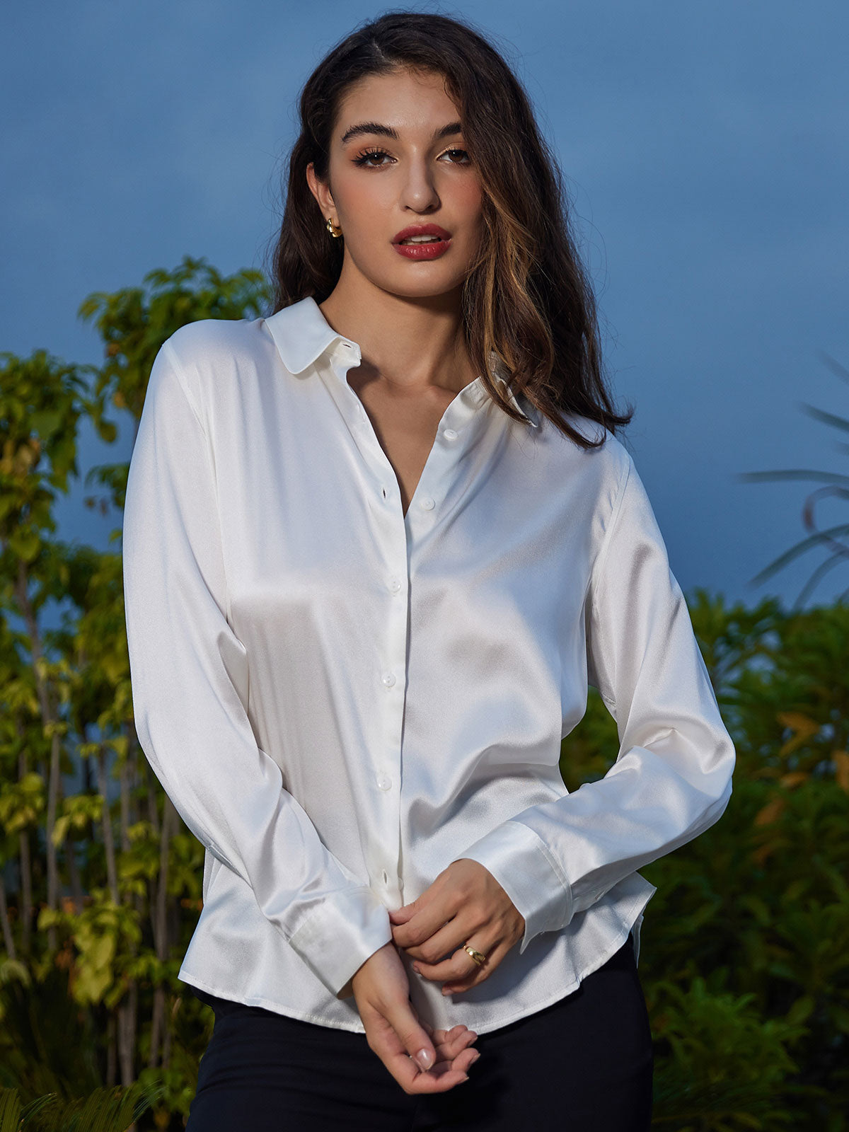 Reyanna™ | Silkesklassisk Militärinspirerad Blus Med Krage
