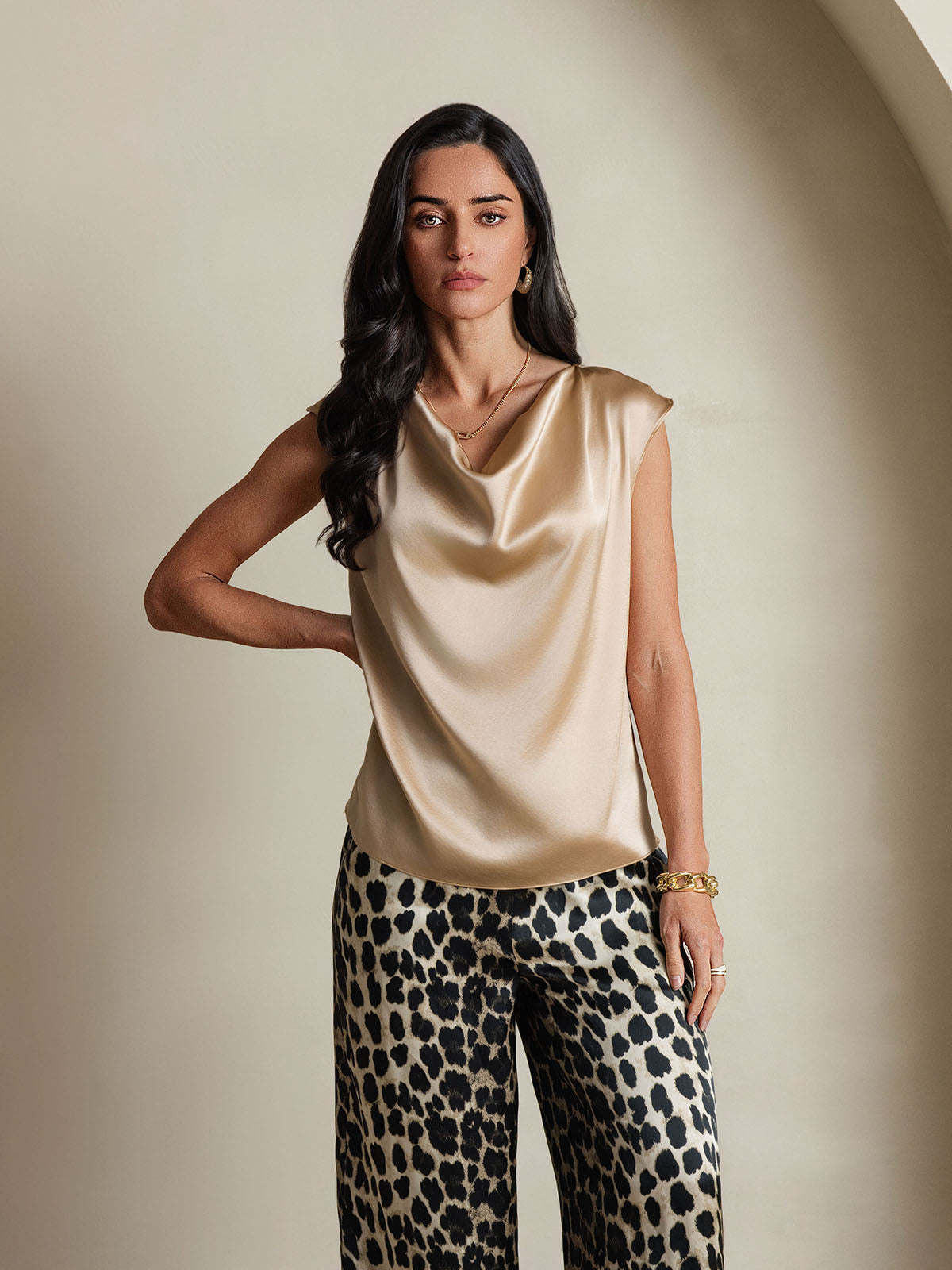 Reyanna™ | Silke Kappärmad Krage Tanktop/Blus