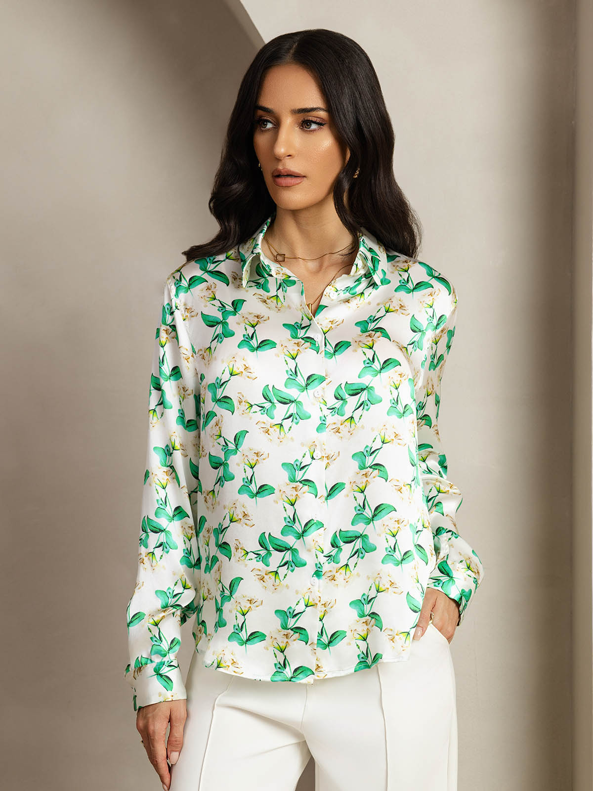 Reyanna™ | Silkesklassisk Militärinspirerad Blus Med Krage