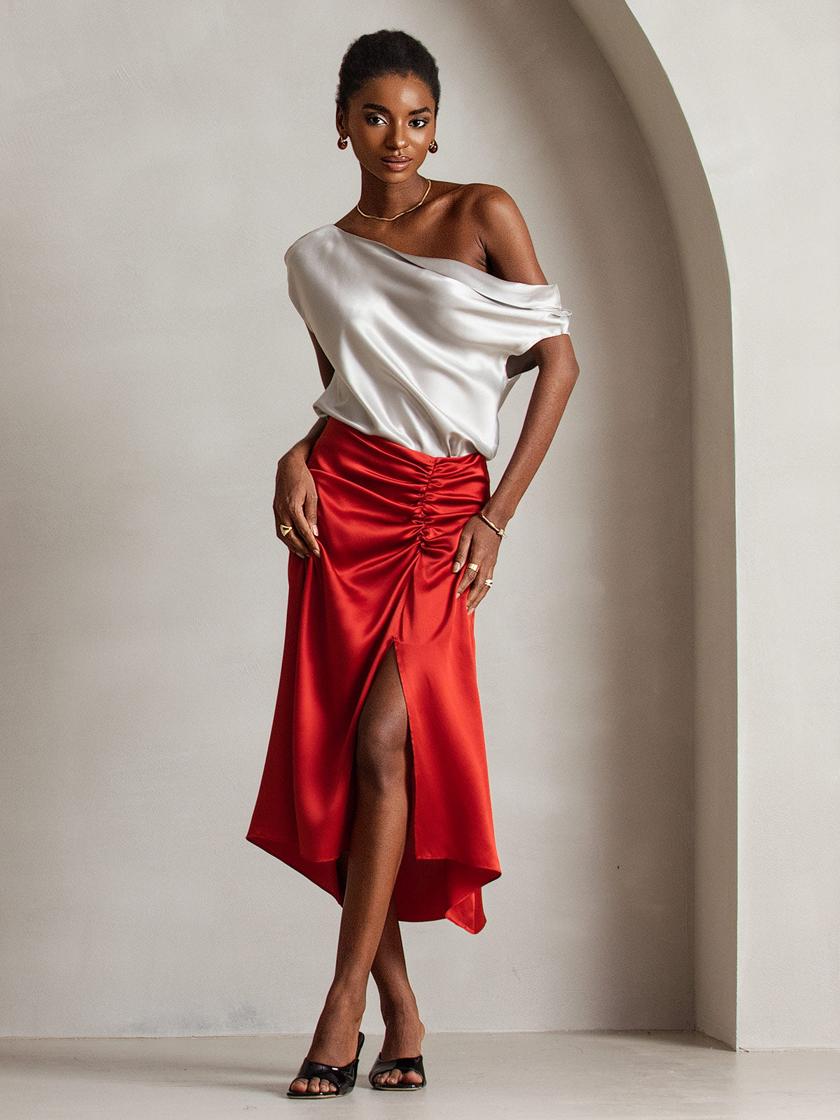 Reyanna™ | Silke Chic En-Skulder Blus