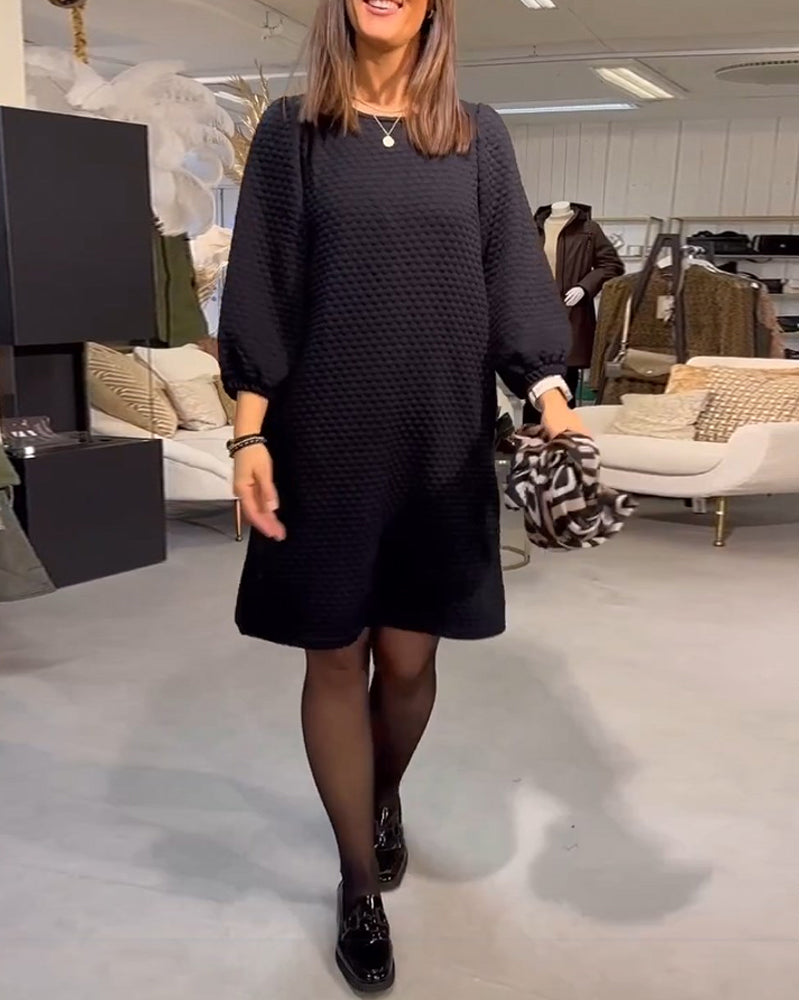 Elegant enfärgad klänning