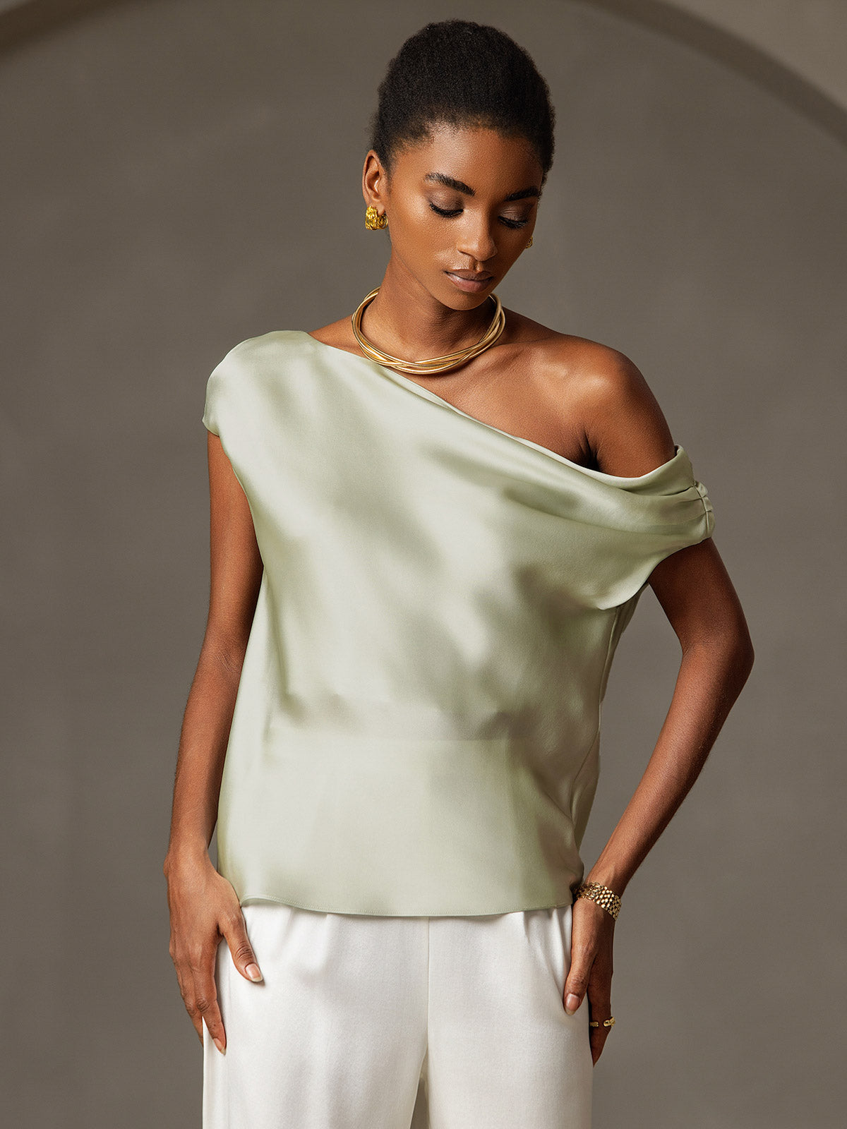 Reyanna™ | Silke Chic En-Skulder Blus