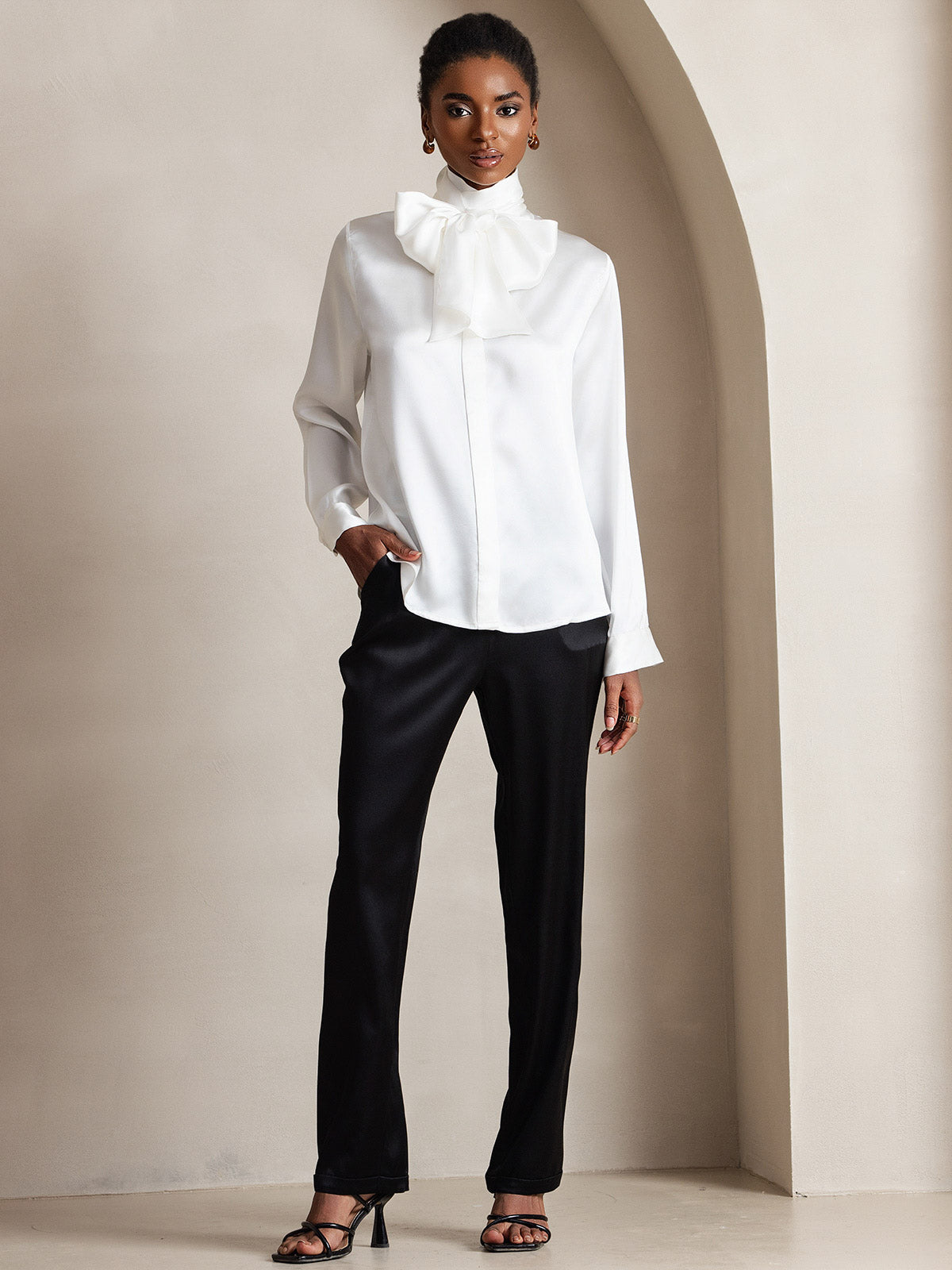Reyanna™ | Dambasic Blus I 19 Momme Siden Med Knutkrage