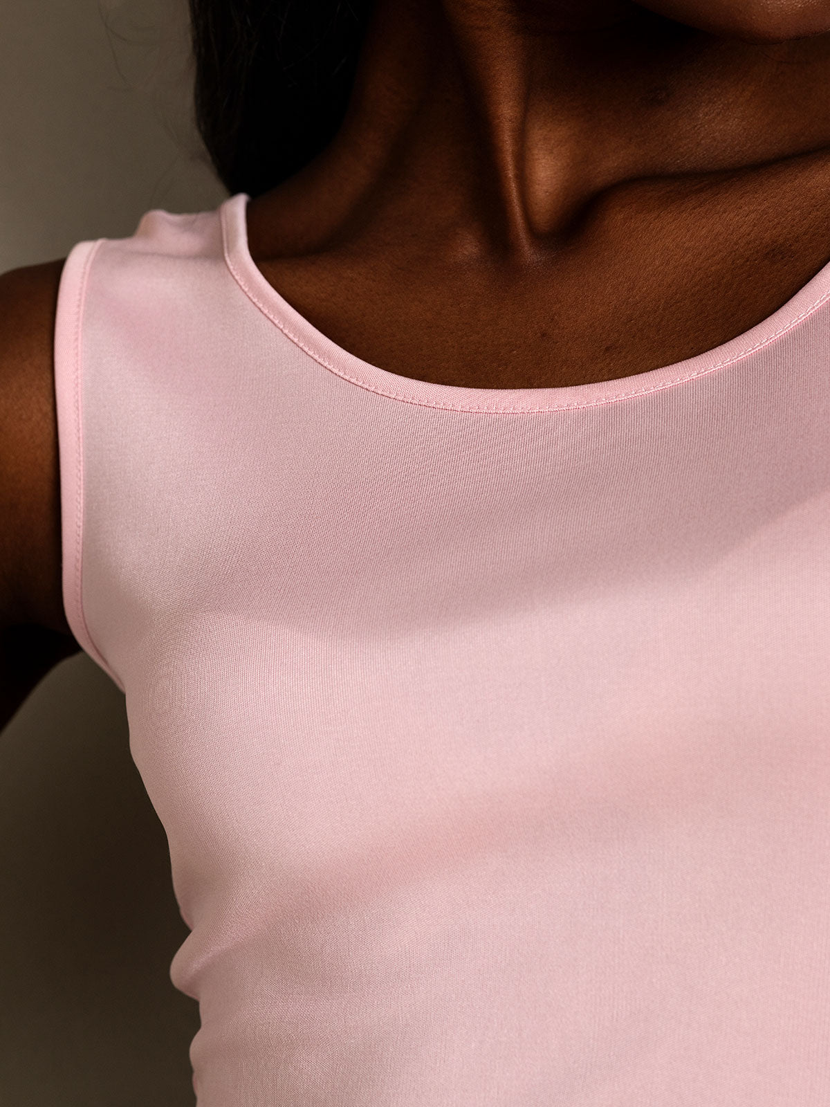 Reyanna™ | Sidenstickad Lounge Rund Halsringning Tank Top