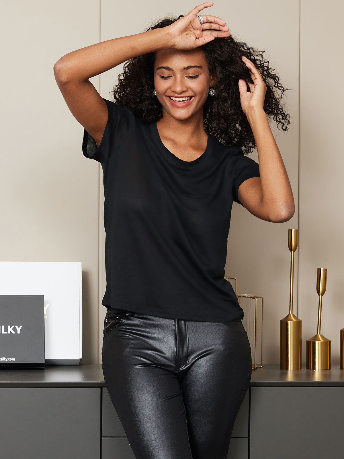 Reyanna™ | Silke Stickad Rundhals T-shirt