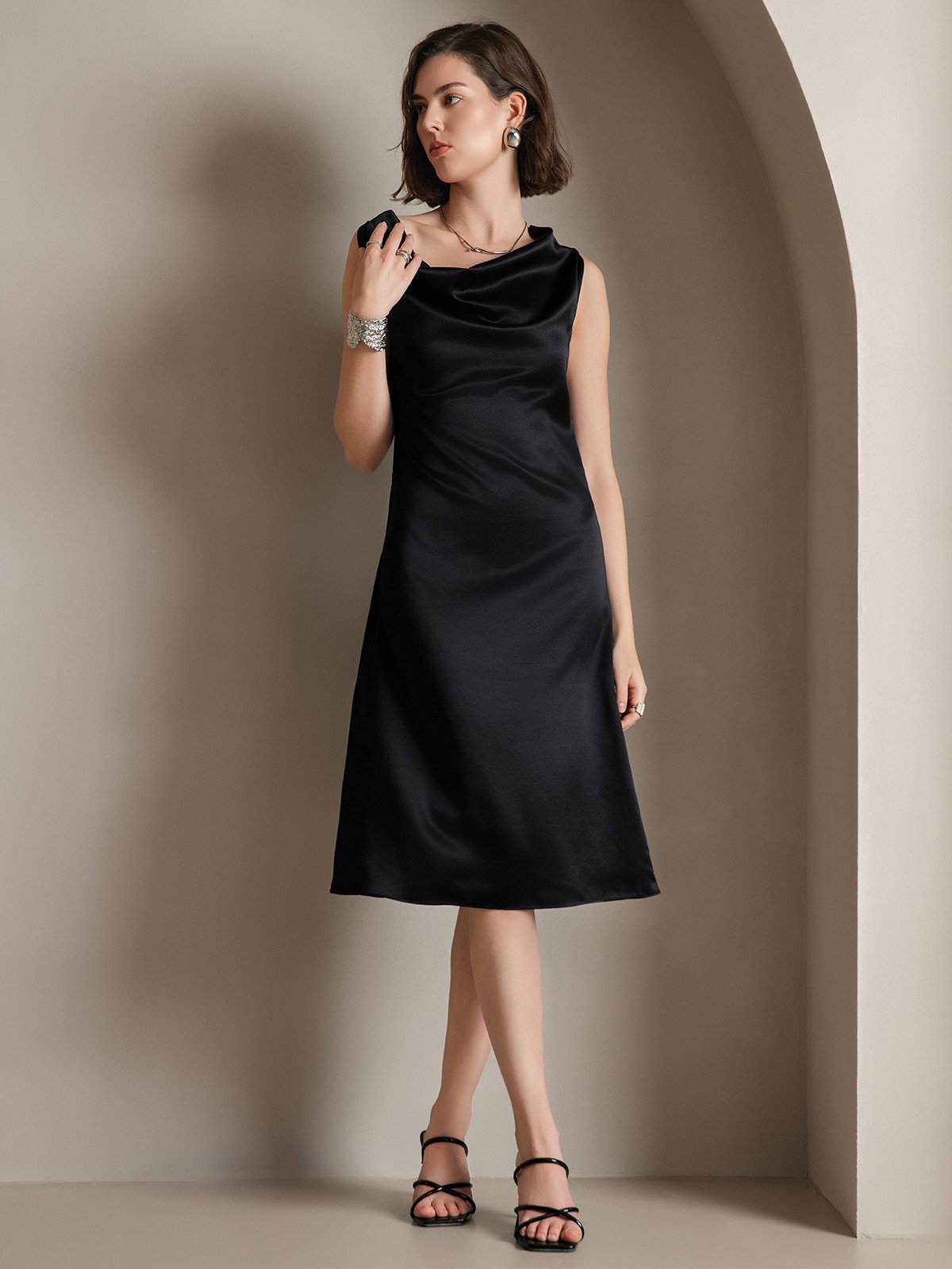 Reyanna™ | Siden elegant cowl-neck ärmlös klänning