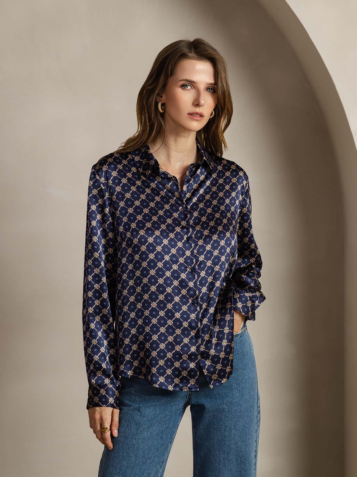 Reyanna™ | Silkesklassisk Militärinspirerad Blus Med Krage