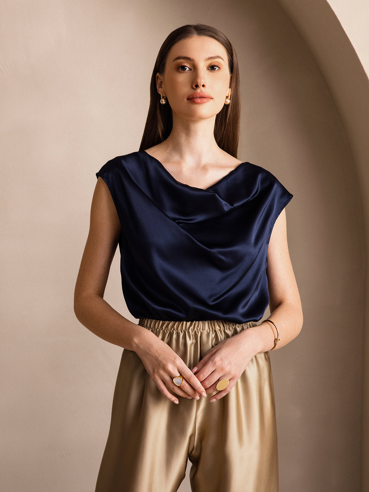 Reyanna™ | Silke Halsringning Med Korta Ärmar Blus