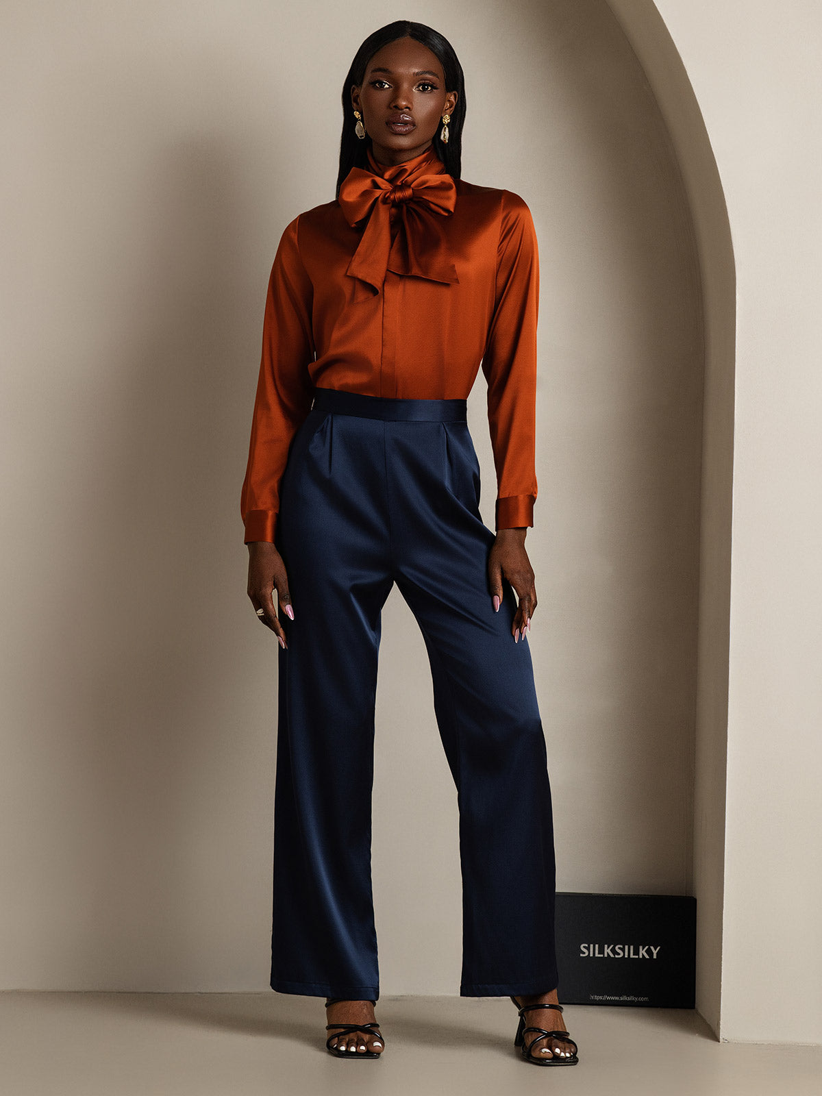 Reyanna™ | Dambasic Blus I 19 Momme Siden Med Knutkrage