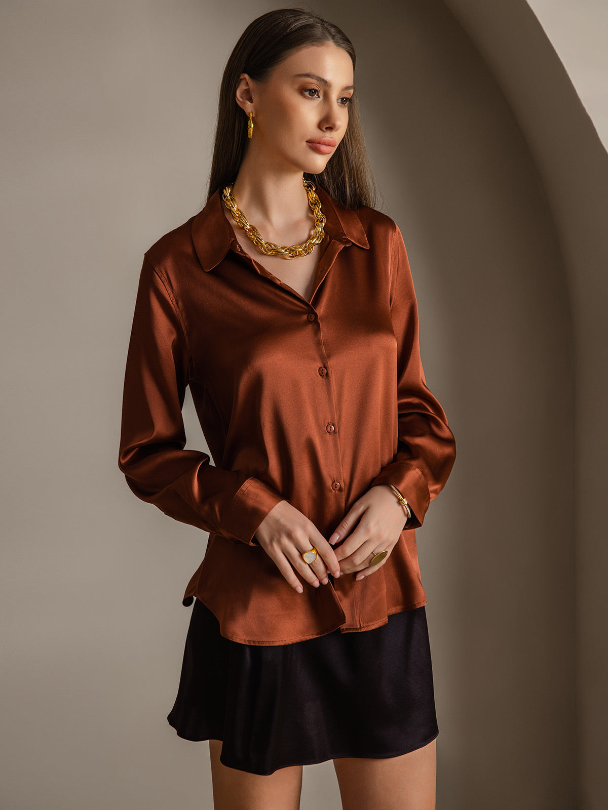 Reyanna™ | Silkesklassisk Militärinspirerad Blus Med Krage