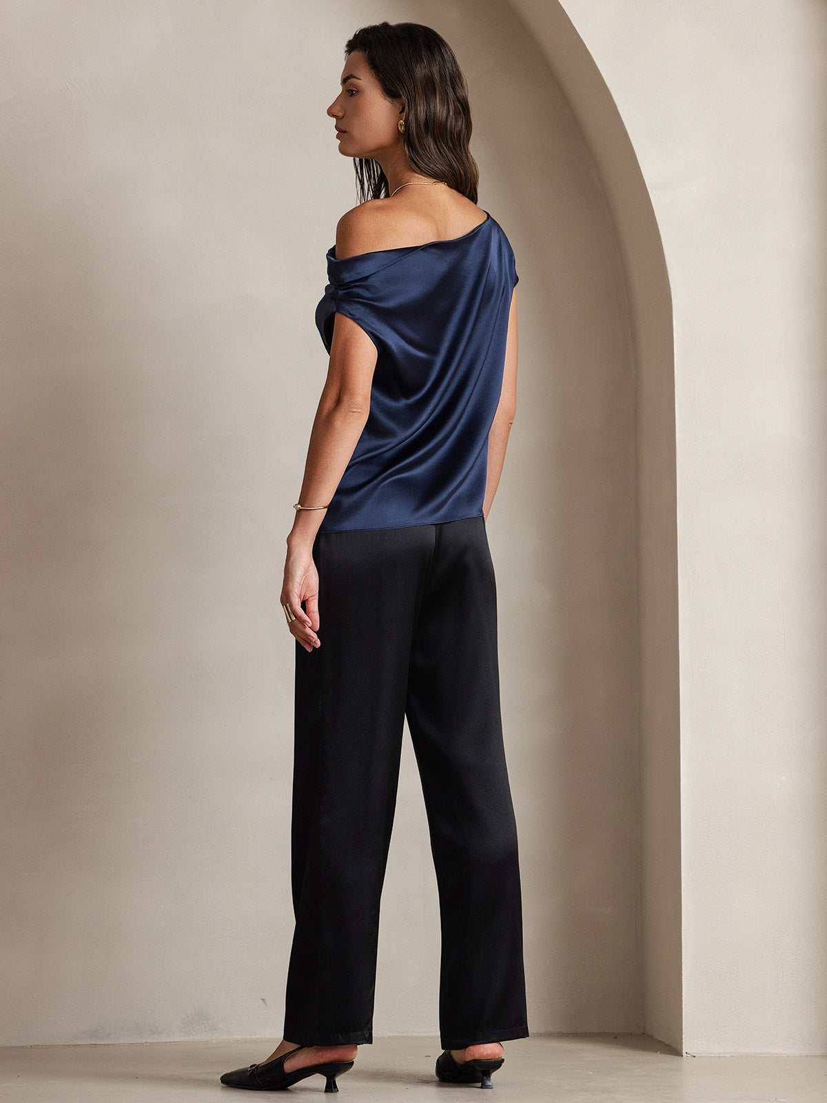 Reyanna™ | Silke Chic En-Skulder Blus