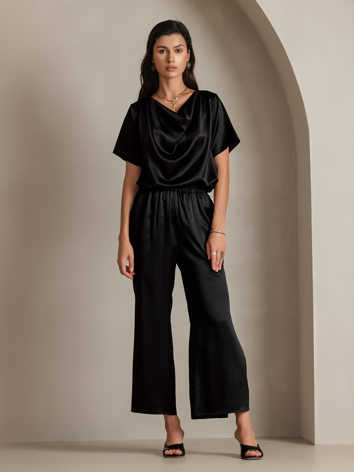 Reyanna™ | Siden avslappnad cowl neck t-shirt med kort ärm