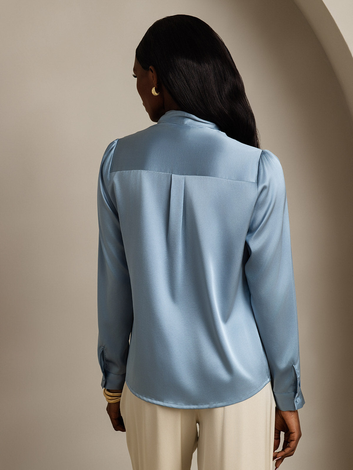 Reyanna™ | Elegant Siden Skjorta med Knytkrage och Långa Ärmar