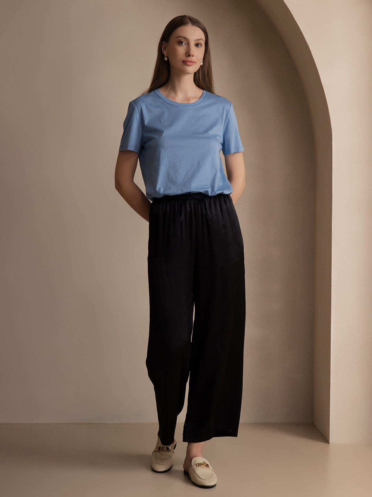 Reyanna™ | Silke Stickad Bas Rund Hals T-Shirt